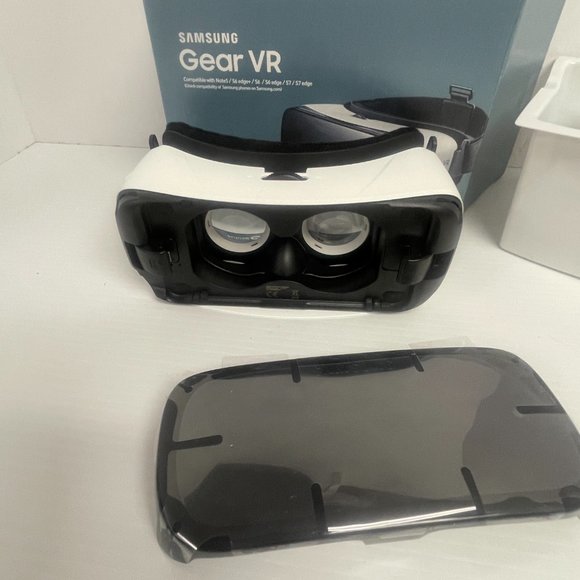 Samsung Gear VR Headset Oculus SM-R322 for Note5 S6 & S6 Edge S7 & Edge - W870 - Picture 3 of 8
